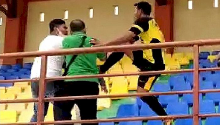 Buntut Tendang Seorang Penonton, Eks Timnas Indonesia Bakal Disidang